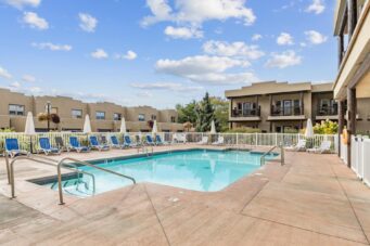 #104 – 5401 Lakeshore Drive